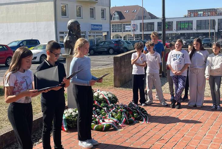 Október 6-án 6. osztályos tanulóinkkal emlékeztünk Október 6-án 6. osztályos tanulóinkkal emlékeztünk